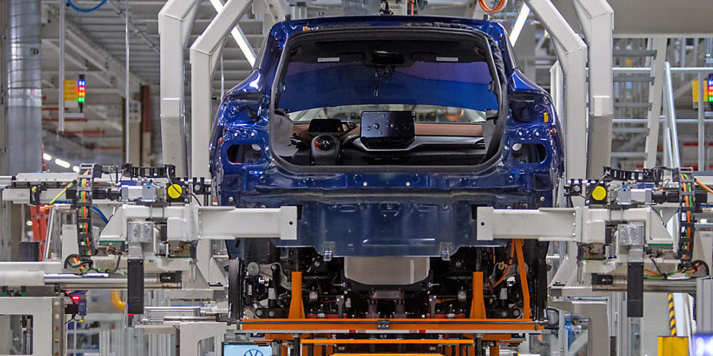 BMW und Volkswagen müssen eine hohe Busse bezahlen: eine Produktionssätte von VW in Sachsen, Deutschland (Archivbild).