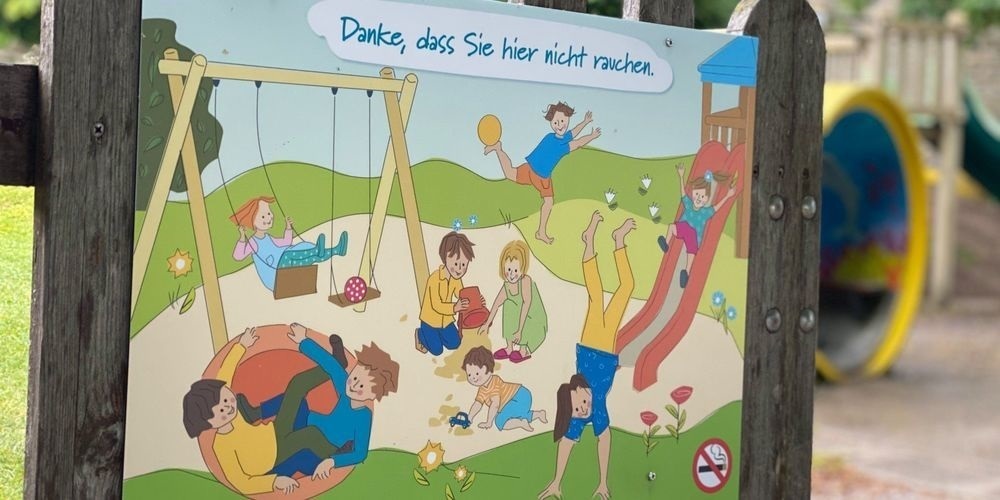 Kantonsratsmitglieder aus allen Fraktionen haben den Vorstoss für ein kantonsweites Rauchverbot auf Kinderspielplätzen mitunterzeichnet.