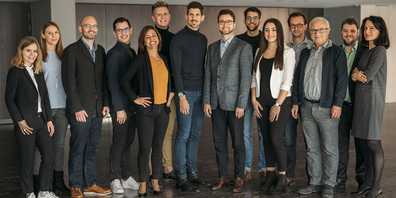 Die Kandidierenden der glp Linth für den St.Galler Kantonsrat, von links nach rechts: Sereina Kamm, Denise Rogg-Gantenbein, Boris Meier, Silas Trachsel, Bianca Brunner, Matteo Kaufmann, Andreas Bisig, Tobias Uebelhart, Thomas Bisig, Melina Kaufmann, Michael Rüegg, Diego Hagmann, Dorian Amiet, Tonia Zimmermann; auf dem Bild fehlen: Urs Gimmi und Ursina Liembd. Foto: Julien Sarkar.