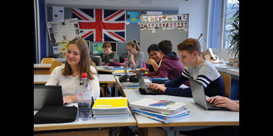 Die Sek eins Höfe stellt die neue bilinguale Sek vor. Bild: Archiv
