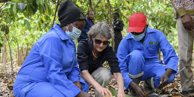 Bundesrätin Simonetta Sommaruga hat in Ghana Kakao-Bäuerinnen und -Bauern getroffen. (Bild vom 8. Juli)
