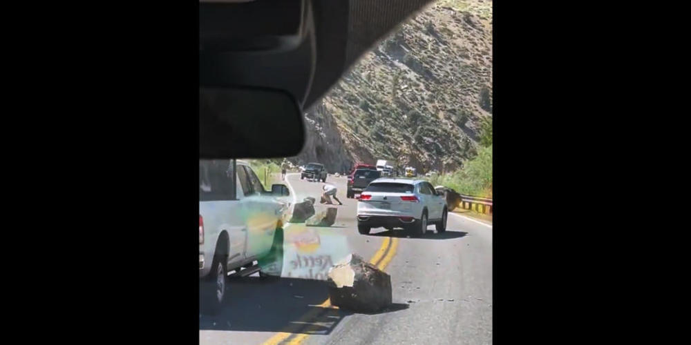 Ein Erdbeben mit einer vorläufigen Stärke von 5,9 rüttelte am Donnerstagnachmittag an der Grenze zwischen Kalifornien und Nevada, wobei Menschen berichteten, dass sie das Beben Hunderte von Meilen entfernt spürten, so der U.S. Geological Survey. F...