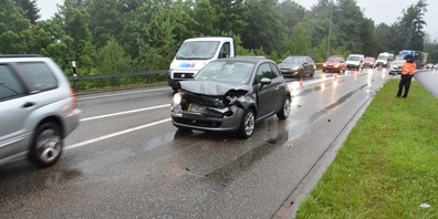 Der Unfall ereignete sich auf der Rütistrasse, auf der Autobahneinfahrt der A15, Fahrtrichtung Rapperswil.