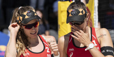 Nina Betschart (links) und Tanja Hüberli verlieren den Viertelfinal in Gstaad, dürfen aber dennoch zuversichtlich an die Olympischen Spiele in Tokio reisen.