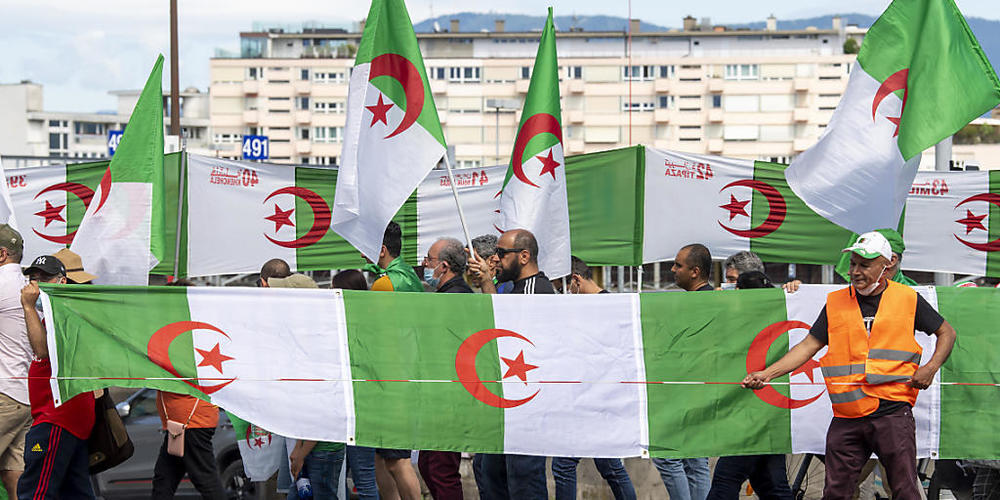 Die Demonstrierenden forderten in Genf die Freilassung der politischen Gefangenen in Algerien.