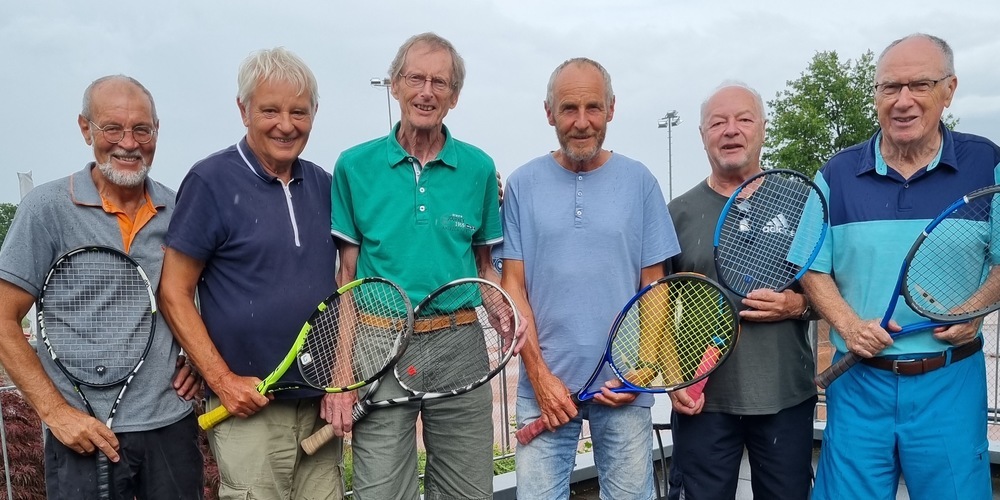 Die Aufsteigermannschaft der Altstätter Senioren 65+ (von links): TC-Altstätten-Präsident Martin Brühwiler, Leo Fraisl, Bernhard Weiss, Alex Thür, Gilbert Stieger und Fredi Eggler. Es fehlt: Heinz Walzer. Bild: pd