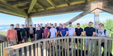 Mannschaft und Staff des EC Wil auf dem Wiler Turm.