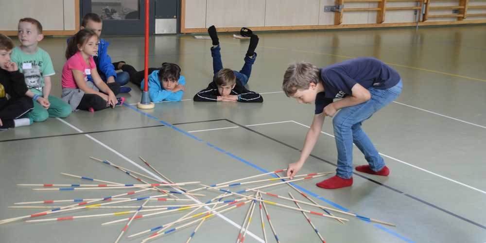 Die Mikados hatten keine Chance gegen die ruhige Hand der Kinder.