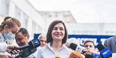 Maia Sandu, Präsidentin von Moldau, hat ihre Stimme bei der Parlamentswahl schon abgegeben. Die Menschen in der Ex-Sowjetrepublik Moldau stimmen bei einer vorgezogenen Wahl über die Abgeordneten ihres Parlaments ab. Foto: Diego Herrera/SOPA Images...