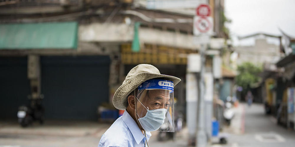 Kein Gang ohne Schutzmaske: Taiwan kämpft mit steigenden Corona-Infektionszahlen. Foto: Brennan O'connor/ZUMA Wire/dpa