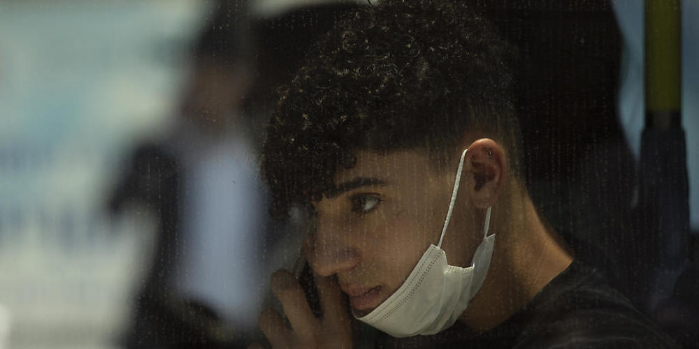 Die meisten neuen Corona-Fälle in Israel stehen nach offiziellen Angaben in Verbindung mit der Delta-Variante des Virus. Foto: Maya Alleruzzo/AP/dpa