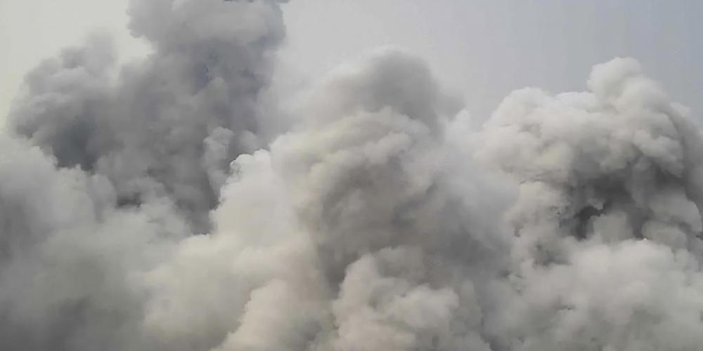 SCREENSHOT - Die philippinischen Behörden befürchten, dass die Aktivität des Vulkans Taal Vorbote eines größeren Ausbruchs sein könnte. Foto: Uncredited/Philippine Institute of Volcanology and Seismology - Department of Science and Technology/AP/d...