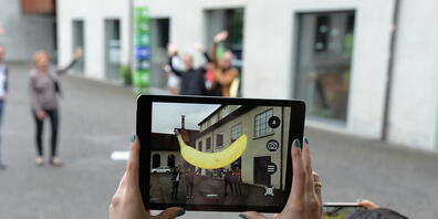 Im öffentlichen Raum von Dornbirn A gibt es bis Ende Oktober 16 virtuelle Skulpturen von Erwin Wurm zu entdecken.