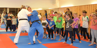 Ju-Jitsu ist eine von den japanischen Samurai stammende Kampfkunst der waffenlosen Selbstverteidigung.