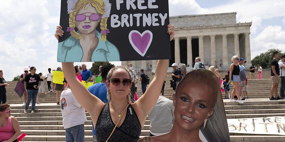 Unterstützerin von Popstar Britney Spears bei einer Kundgebung vor dem Lincoln-Monument in der US-Hauptstadt Washington.
