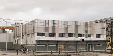 Grüne und AL fordern mit einem Postulat im Gemeinderat, dass das Bundesasylzentrum auf dem stadtzürcher Duttweiler-Areal aufgelöst wird. (Archivbild)