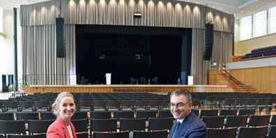 Elke Mayer, Managing Director Spoundation Motion Picture AG, und Christian Jungen, Artistic Director des ZFF, im neuen Zürcher Kongresshaus. Hier wird am 17. Zurich Film Festival etwa die Bond-Premiere gezeigt.