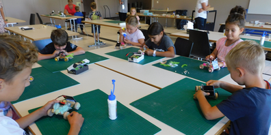 Die Kinder lassen ihrer Kreativität freien Lauf.