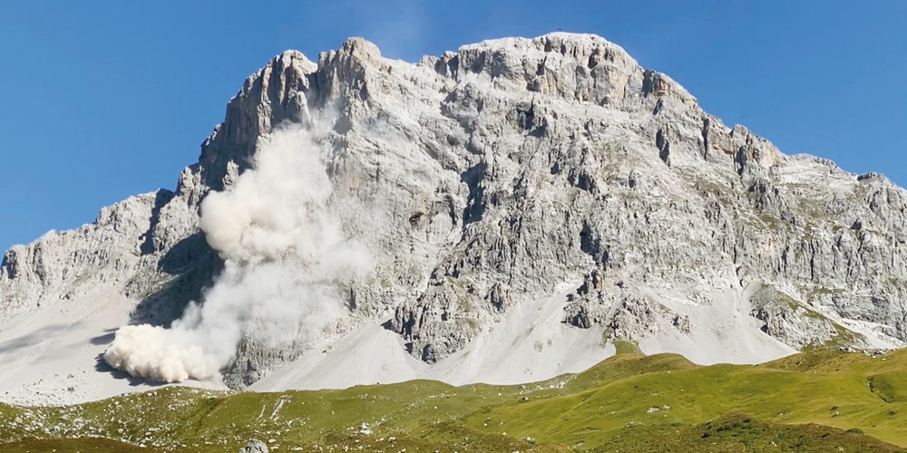 Der Felssturz an der Sulzfluh fotografiert und gefilmt von Hans Gantenbein am Donnerstagnachmittag. 