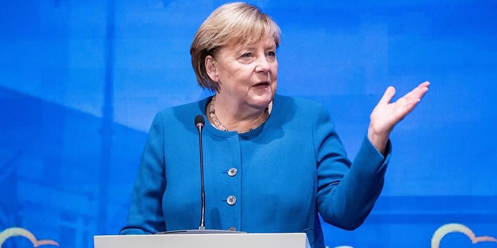 Deutschlands Bundeskanzlerin Angela Merkel (CDU) spricht zu Beginn ihrer Rede bei der Klausurtagung des Vorstand der EVP-Fraktion des Europäischen Parlaments. Merkel (CDU) sieht den Ausgang der Bundestagswahl am 26. September trotz desaströser Umf...