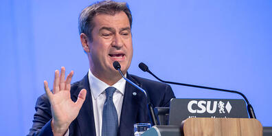 Markus Söder, CSU-Parteivorsitzender und Ministerpräsident von Bayern, spricht während dem Parteitag der Partei. Foto: Daniel Karmann/dpa