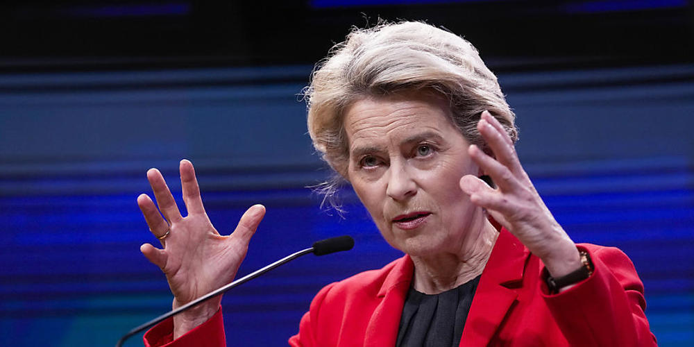 Ursula von der Leyen (CDU), Präsidentin der Europäischen Kommission,  spricht während einer Pressekonferenz nach einem virtuellen G7-Treffen zum Afghanistan Konflikt im Gebäude des Europäischen Rates. Foto: Francisco Seco/AP/dpa