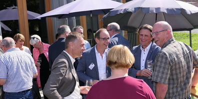 Beim Apéro wurde aus der JHV des Vereins Agglomeration Rheintal eine informelle Begegnung der Gemeindeoberhäupter beidseits des Rheins