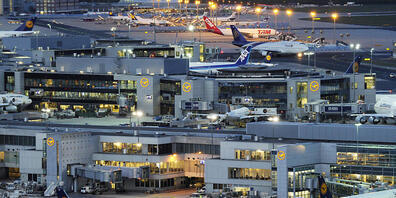 Im August reisen wieder deutlich mehr Passagiere über den Frankfurter Flughafen. Allerdings sind es im Vergleich zum Vorkrisenjahr noch immer weniger Menschen, die vom grössten Flughafen Deutschlands abfliegen oder dort ankommen. (Archivbild)