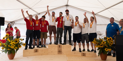 Siegerfoto des Gruppenschnürens mit Patrik Rogg, Stefan Monhart und Flavio Ott (v. l.) im 2. Podestplatz.