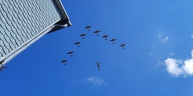 "Showtime" des PC-7-Teams - hier über Niederhelfenschwil.