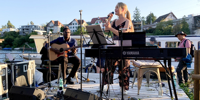 Bei schönstem Spätsommerwetter sang Lydia Mel am Sonntagabend in der Rhykantine. 