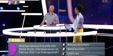 Der 46-jährige Reallehrer aus Pfäffikon führte seinen Kampf gegen die restlichen 48 Personen in der Wand mit 2000 Franken auf dem Konto, zwei Joker und dem Doppeljoker weiter.