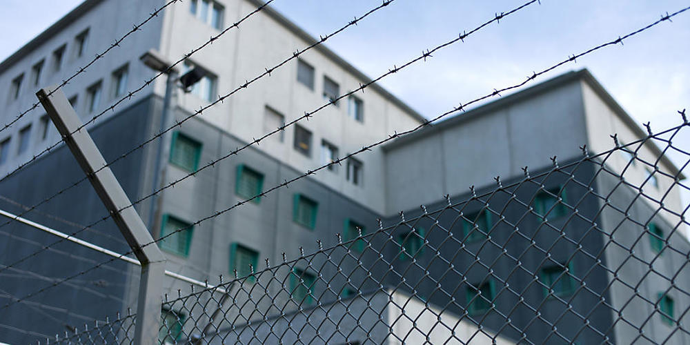 Blick auf das Ausschaffungsgefängnis am Flughafen Zürich. (Archivbild)