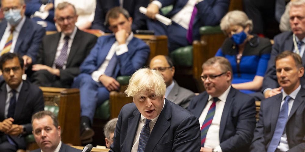 HANDOUT - Boris Johnson (M), Premierminister von Großbritannien, spricht bei einer Debatte zur Lage in Afghanistan im britischen Unterhaus. Foto: Roger Harris/UK Parliament/PA Media/dpa - ACHTUNG: Nur zur redaktionellen Verwendung im Zusammenhang ...