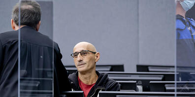 Salih Mustafa wartet auf den Beginn seines Prozesses vor dem Gericht der Kosovo-Spezialkammer. Der erste Prozess gegen Mustafa, Ex-Kommandant der albanischen Miliz, der wegen vier Kriegsverbrechen, darunter Mord und Folter, angeklagt ist, begann a...