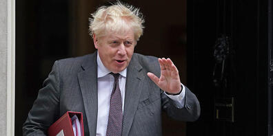 Großbritanniens Premierminister Boris Johnson verlässt 10 Downing Street. In Großbritannien steht laut Nachrichtenagentur PA unter Berufung auf eine «Quelle in der Downing Street» ein Umbau des Kabinetts kurz bevor. Johnson werde demnach noch am M...