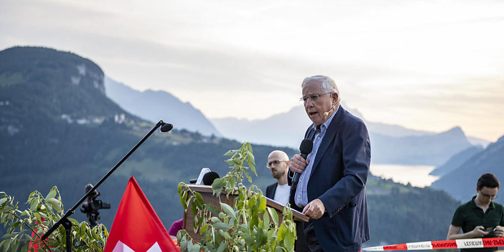 Alt Bundesrat Christoph Blocher spricht sich für Wachsamkeit aus, damit der Staat im Zuge der Corona-Pandemie nicht zu viel Macht an sich reisst. (Archivbild)