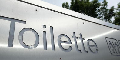 Nur weil sie dringend eine Toilette brauchen, dürfen Autofahrende nicht zu schnell fahren. (Symbolbild)