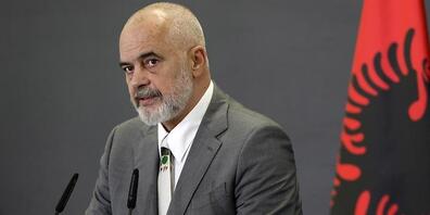 ARCHIV - Edi Rama, Premierminister von Albanien, nimmt an einer gemeinsamen Pressekonferenz teil. Rama ist zum dritten Mal in Folge vom Parlament in Tirana zum Ministerpräsidenten Albaniens gewählt worden. Foto: Franc Zhurda/AP/dpa