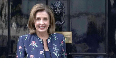 Nancy Pelosi, Sprecherin des Repräsentantenhauses der USA, steht vor der Downing Street 10, während sie zu Gesprächen mit dem britischen Premierminister Johnson eintrifft. Foto: Kirsty O'connor/PA Wire/dpa