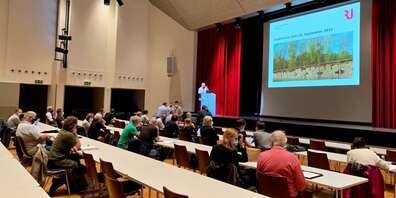 Am Stadtforum Rapperswil-Jona führten Stapi und Stadträte gekonnt durch die verschiedenen anstehenden Themen.