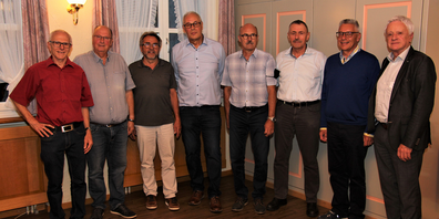 Der Vorstand des Jahrgängervereins 51-55, Wil und Umgebung (v.l.): Walter Bachmann, Schwarzenbach; Otto Wick, Wil; Mäni Rüegg, Wil; Reto Maffei (Präsident), Wil; Guido Rehmann, Schwarzenbach; Robert Preisig, Wile;  Albin Bühlmann (neu/ Kirchberg) und Urs Gebert, Wil. (Auf dem Bild fehlt der neu gewählte René Zingg, Züberwangen).