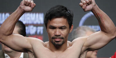 ARCHIV - Der philippinische Boxer Manny Pacquiao posiert beim Wiegen. Pacquiao kandidiert für das Präsidentenamt in seinem Land und will Nachfolger von Staatschef Rodrigo Duterte werden. Der 42-Jährige nahm am Sonntag die Nominierung durch die Reg...