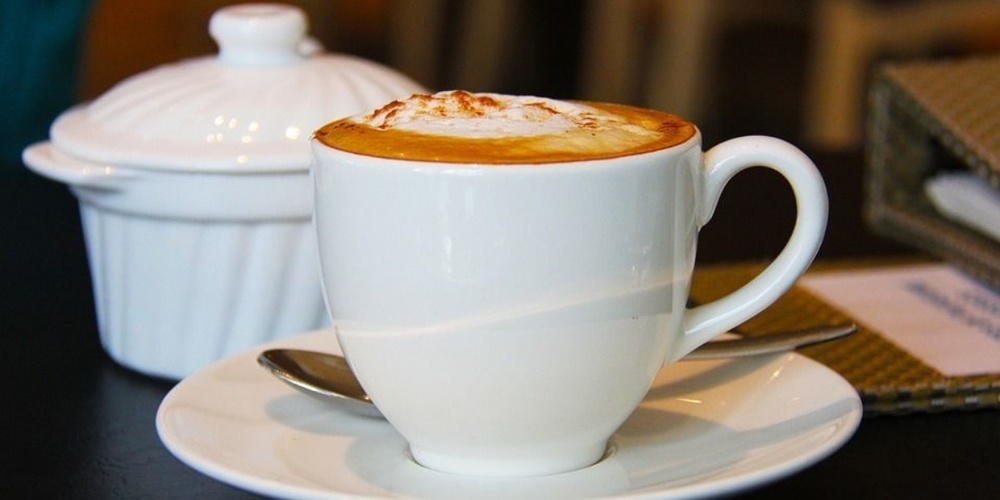 Im Schnitt kostet 2022 ein Cafe Crème neun Rappen mehr als im Vorjahr.