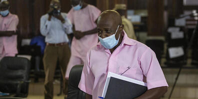 ARCHIV - Paul Rusesabagina, der den Film "Hotel Ruanda" inspiriert hat und dem nachgesagt wird, er habe mehr als 1000 Menschen das Leben gerettet, bei seiner Gerichtsverhandlung. Foto: Muhizi Olivier/AP/dpa