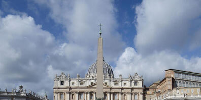 Blick auf den Petersplatz vor dem Petersdom in, bevor Papst Franziskus das Angelus-Gebet spricht. Foto: Evandro Inetti/ZUMA Press Wire/dpa