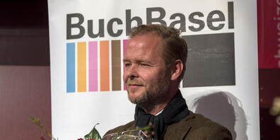 Der Schweizer Autor Christian Kracht wurde 2016 für sein Werk "Die Toten" mit dem Schweizer Buchpreis ausgezeichnet. Jetzt hat er seinen Roman "Eurotrash" von der Liste der Nominierten zurückgezogen. (Archivbild)