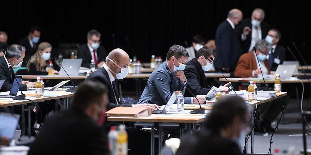 Der St. Galler Kantonsrat wird in einer der kommenden Sessionen über die Abschaffung der Polizeistunde debattieren. (Archivbild)