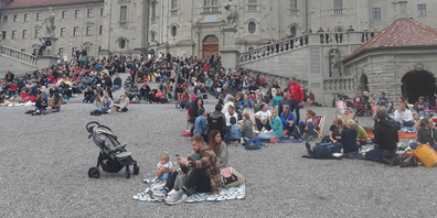 Laut Polizeiangaben nahmen 500 Personen an der Anti-Corona-Massnahmen-Demo vom Freitagabend in Einsiedeln teil.