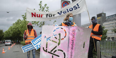 Die Aktion auf der Gessnerallee am 14. Mai 2020 war ein Verstoss gegen das damals geltende Veranstaltungsverbot in der Covid-Verordnung, hat das Bezirksgericht Zürich am Montag entschieden. Es verurteilte zwei Teilnehmer.